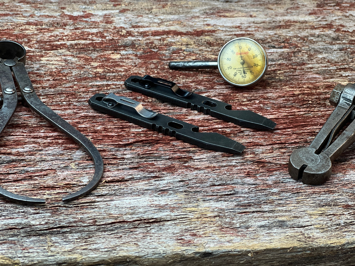 Pocket pry bar