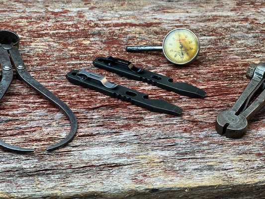 Pocket pry bar
